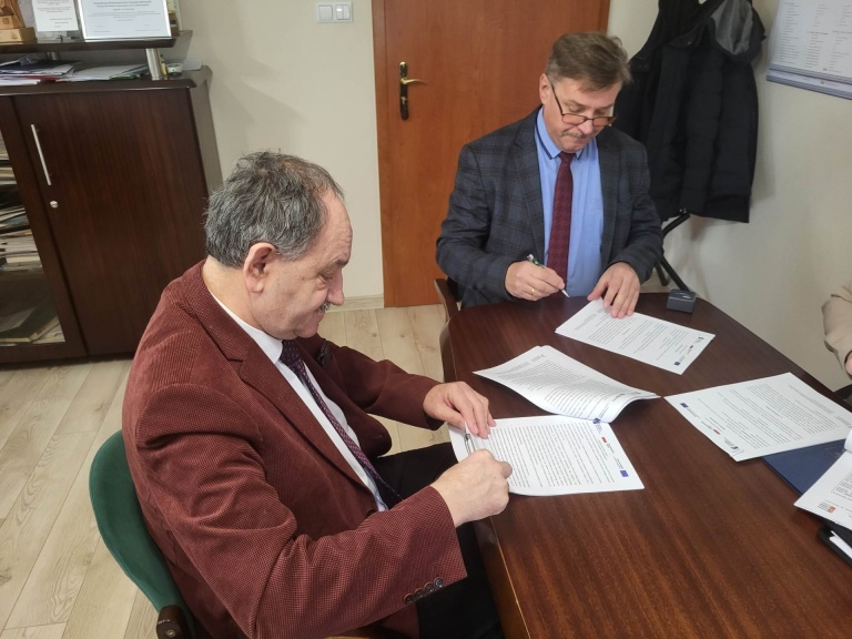 Umowa na przebudowę Urzędu Miejskiego w Golinie podpisana