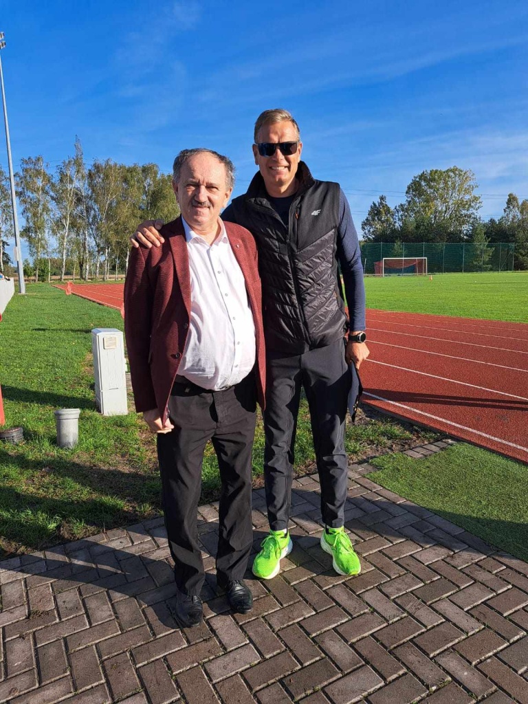 Z PODWÓRKA NA BIEŻNIĘ- było kolorowo i sportowo!