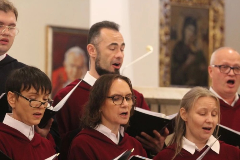 Festiwal Pieśni Maryjnej w Kawnicach. Chóralne występy zachwyciły publiczność