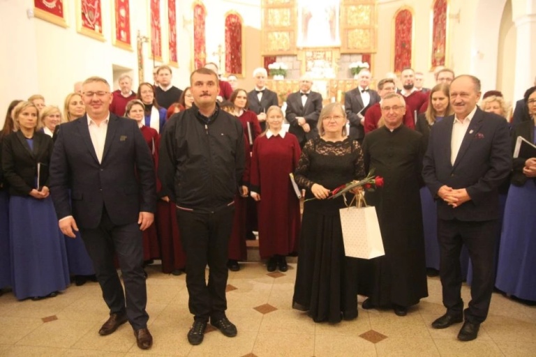 Festiwal Pieśni Maryjnej w Kawnicach. Chóralne występy zachwyciły publiczność