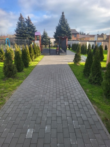 Gmina Golina zrealizowała projekt pn. „Na osiedlowym placu się spotykamy, tutaj bawimy się i odpoczywamy”