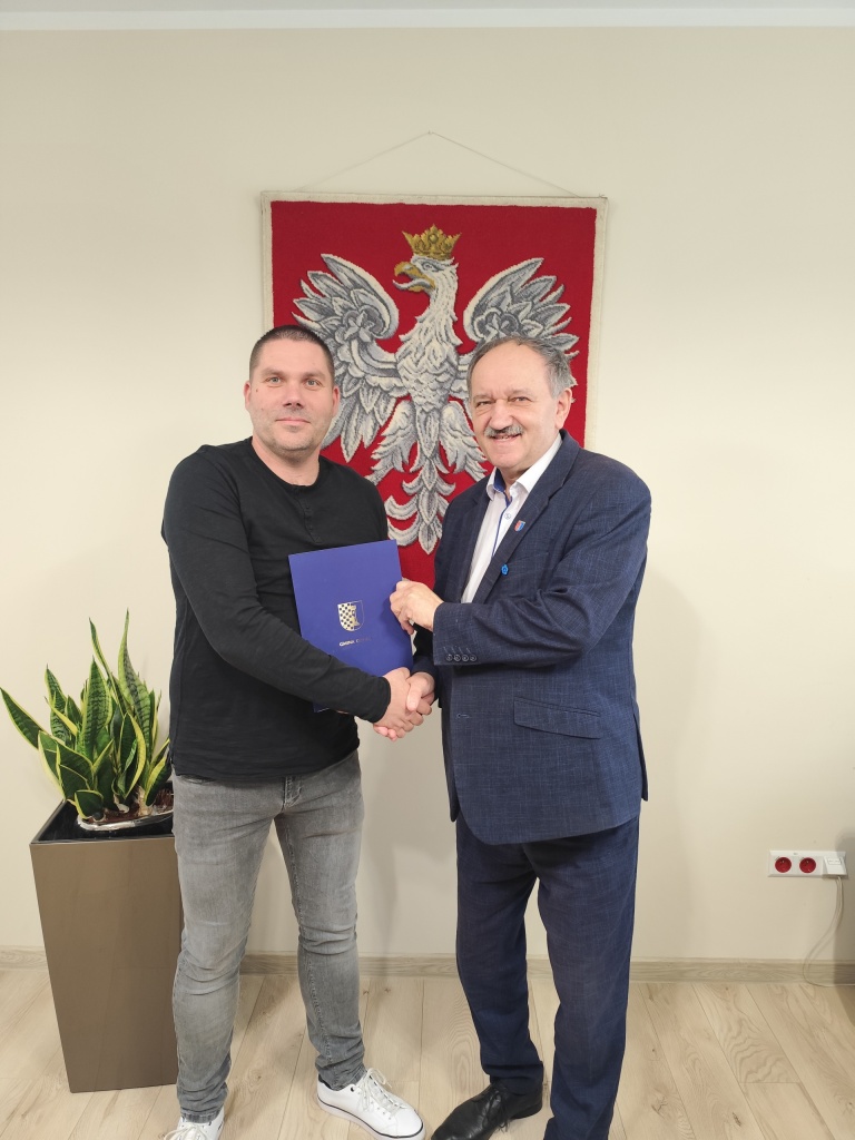 Umowa na budowę ścieżek pieszo-rowerowych została podpisana