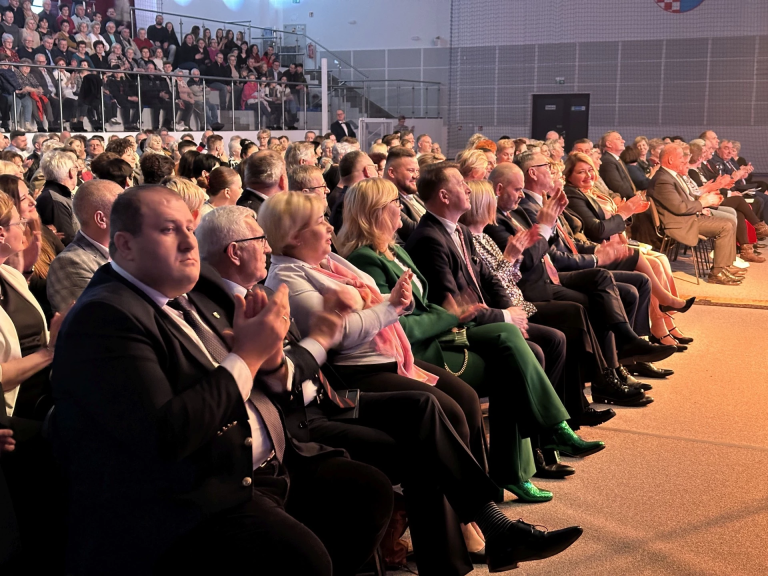 Gala Noworoczna w Golinie. Podsumowanie kadencji i wręczenie statuetek mieszkańcom gminy zasłużonych dla społęcznosci lokalnej
