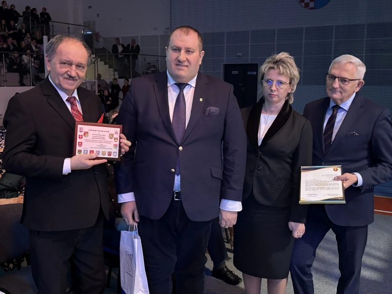 Gala Noworoczna w Golinie. Podsumowanie kadencji i wręczenie statuetek mieszkańcom gminy zasłużonych dla społęcznosci lokalnej