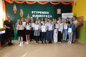 Burmistrz Goliny wręczył stypendia najzdolniejszym uczniom z gminy Golina